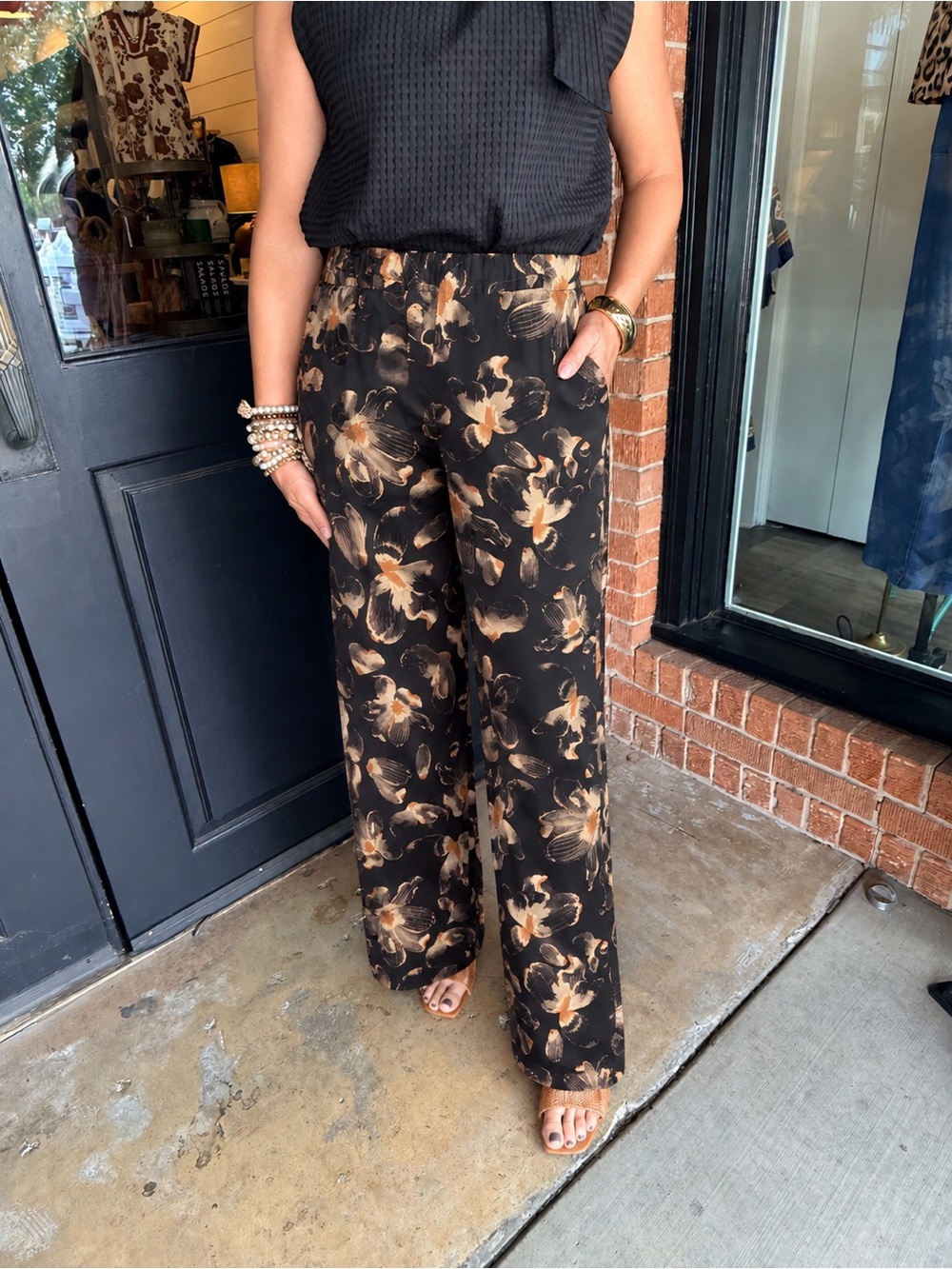 Nordstrom NWT Black Floral Straight Leg Pull-On Pants - Size Large - Fall Basic